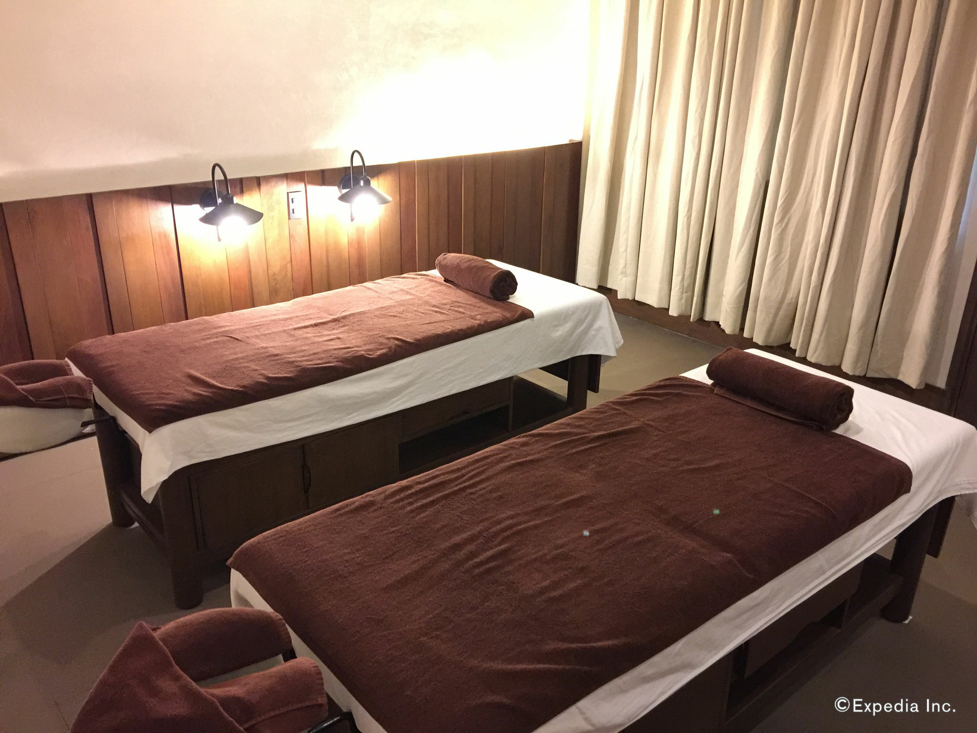 Resort The Funny Lion -